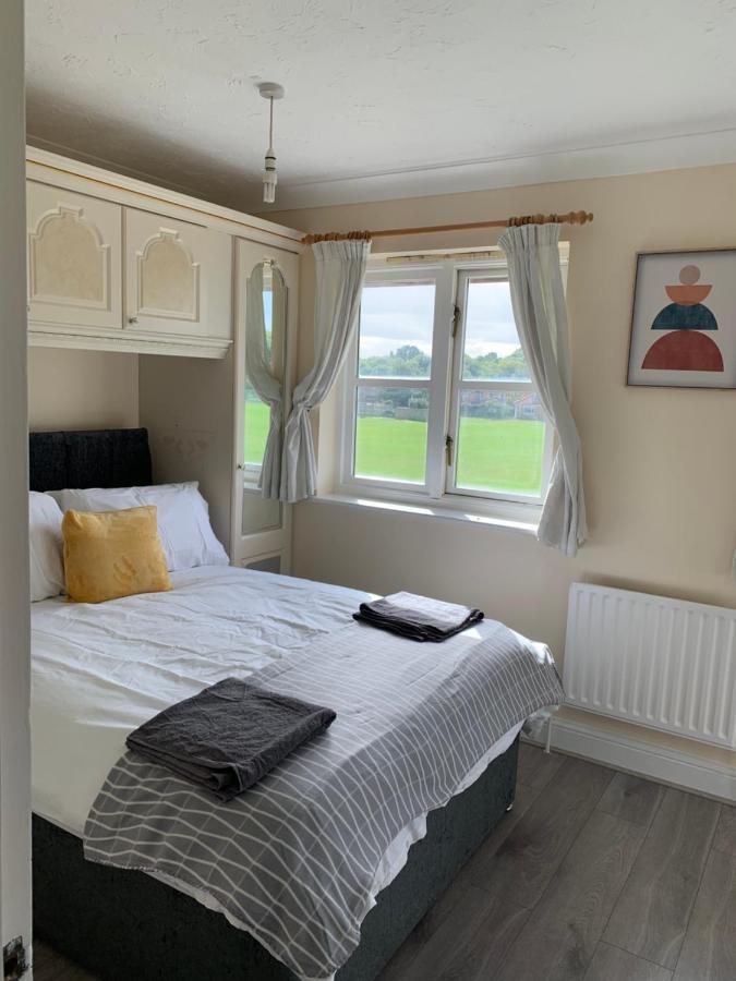 Large, Spacious 3 Bedroom Sleeps 6, Apartment For Contractors And Holidays In Lewisham, Greater London - 1 Free Parking Space & Free Wifi Екстер'єр фото