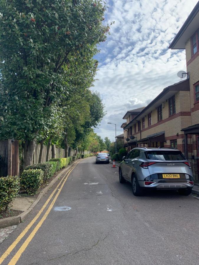Large, Spacious 3 Bedroom Sleeps 6, Apartment For Contractors And Holidays In Lewisham, Greater London - 1 Free Parking Space & Free Wifi Екстер'єр фото
